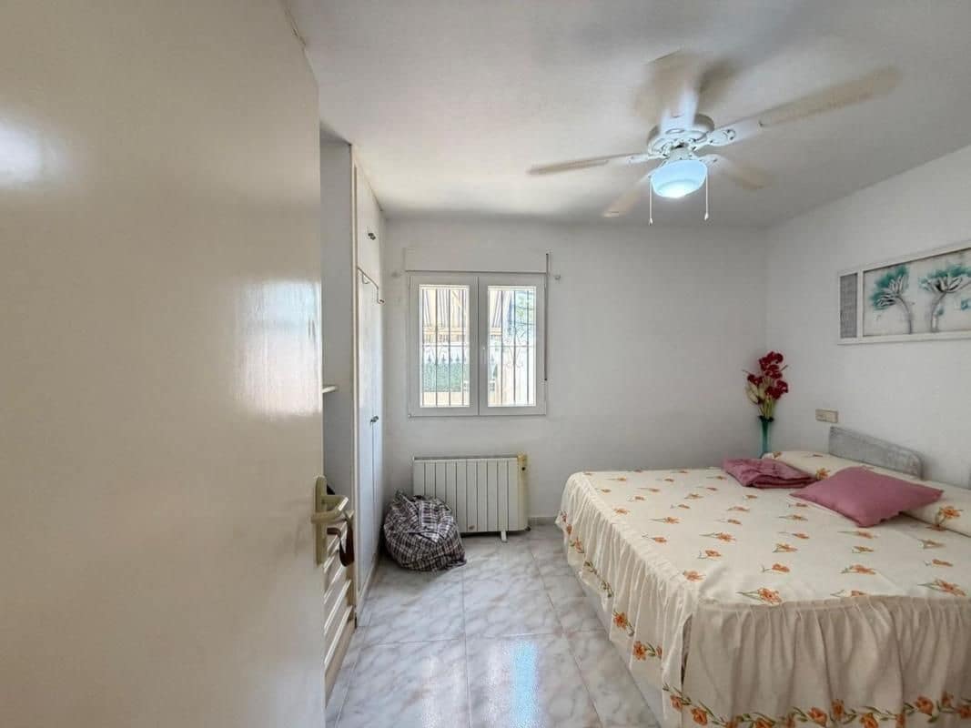 2 slaapkamer Rijtjeshuis te koop in Torrevieja met zwembad - € 139.900 (Ref: 10018576)
