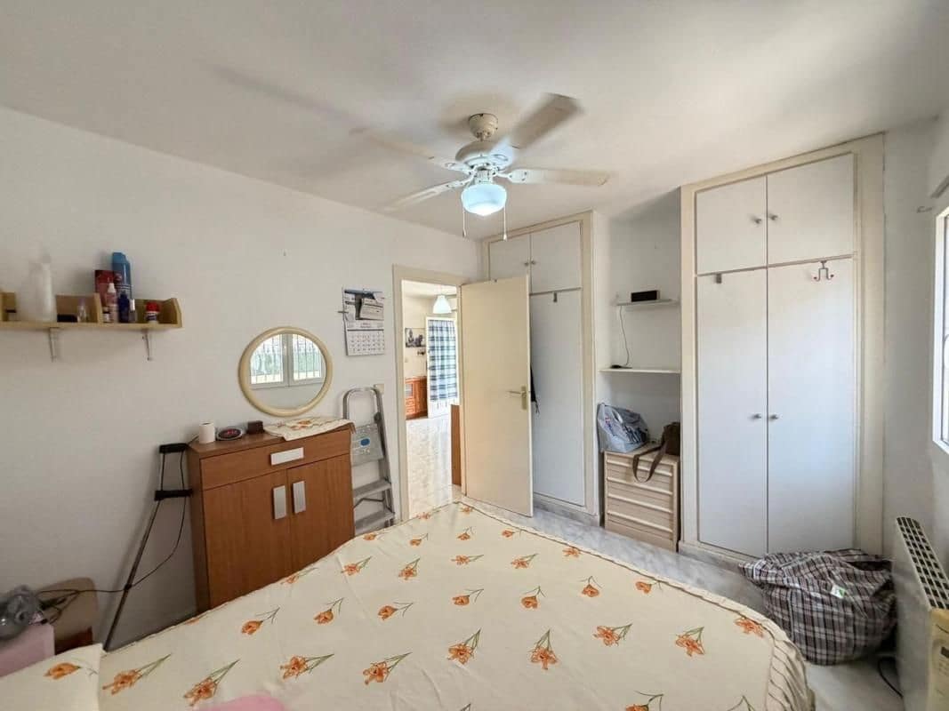 2 slaapkamer Rijtjeshuis te koop in Torrevieja met zwembad - € 139.900 (Ref: 10018576)