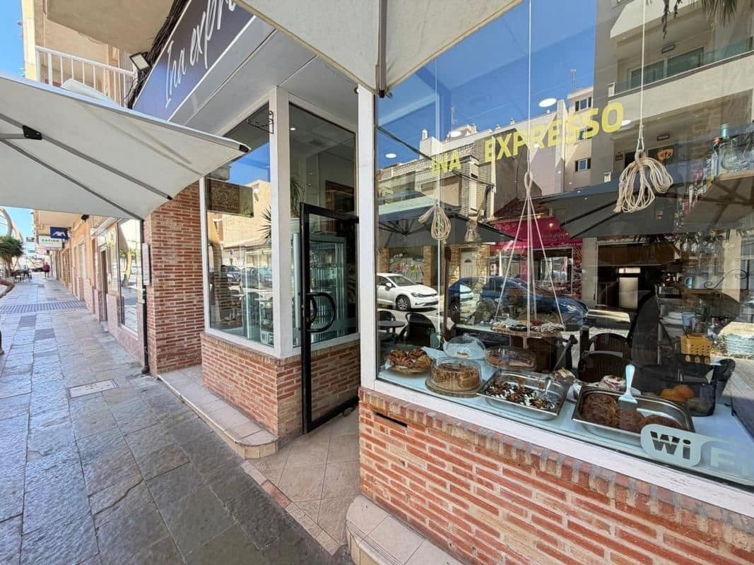 Kommersiell till salu i Torrevieja - 150 000 € (Ref: 10018586)