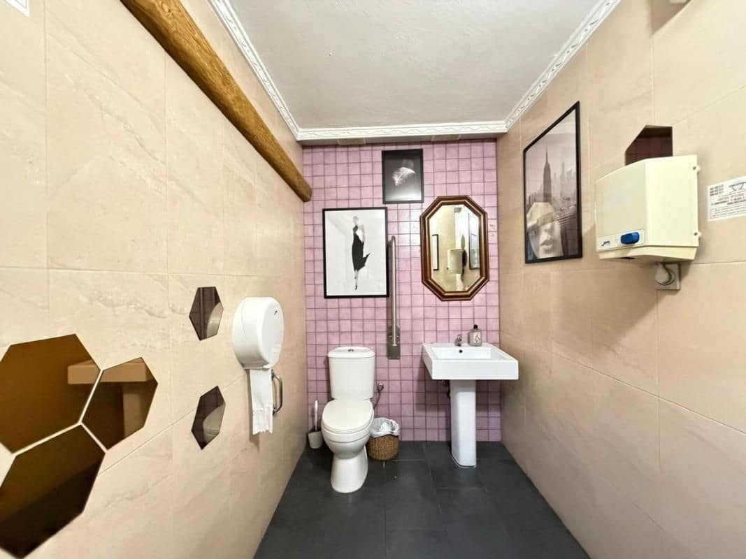 Kommersiell till salu i Torrevieja - 150 000 € (Ref: 10018586)