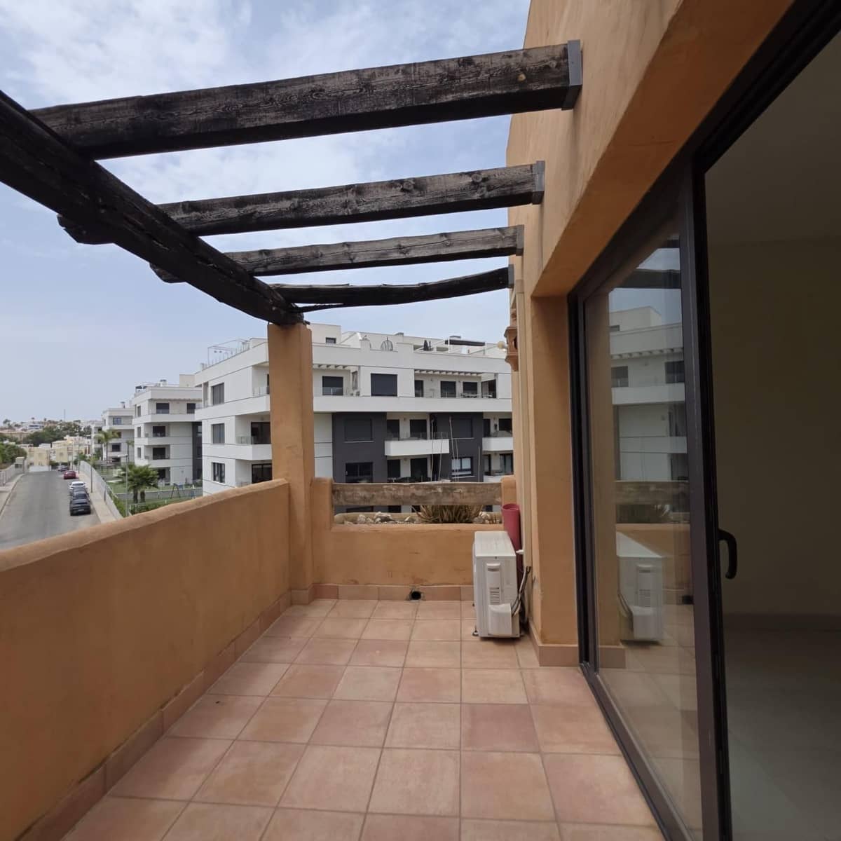 Pareado de 4 habitaciones en Filipinas en venta con piscina - 299.900 € (Ref: 10018594)