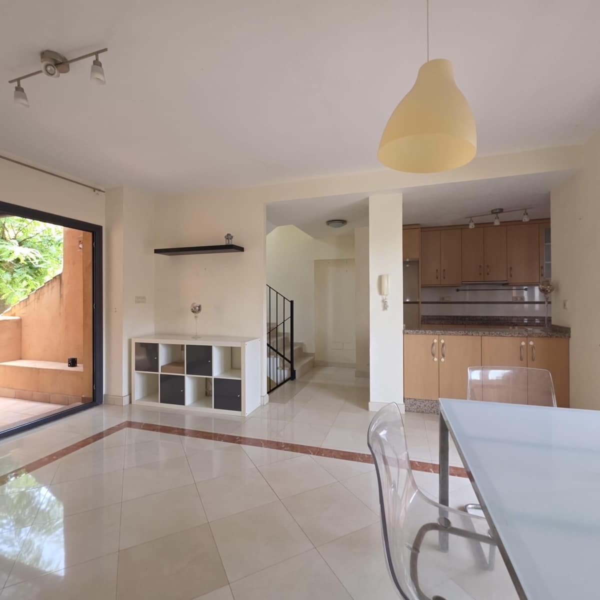 Pareado de 4 habitaciones en Filipinas en venta con piscina - 299.900 € (Ref: 10018594)