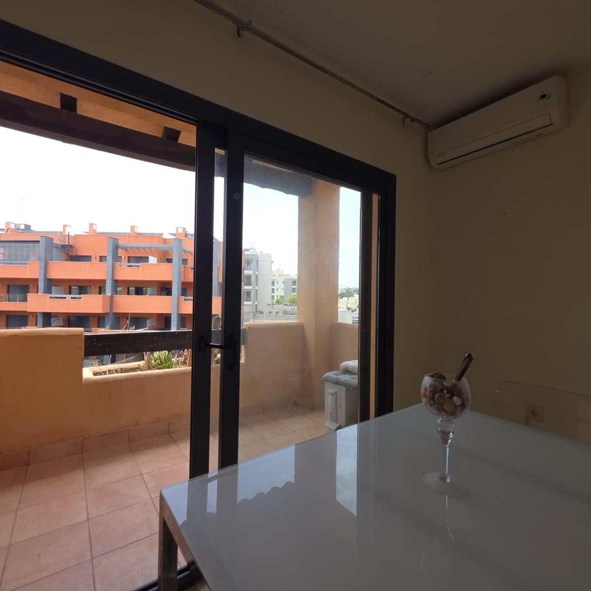 Pareado de 4 habitaciones en Filipinas en venta con piscina - 299.900 € (Ref: 10018594)