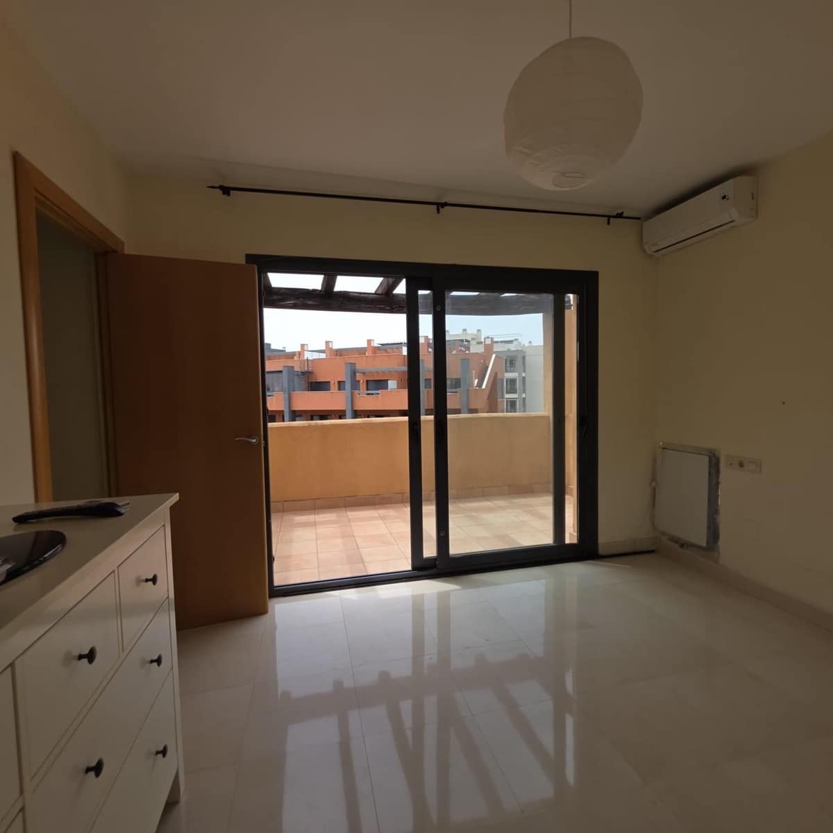 Pareado de 4 habitaciones en Filipinas en venta con piscina - 299.900 € (Ref: 10018594)