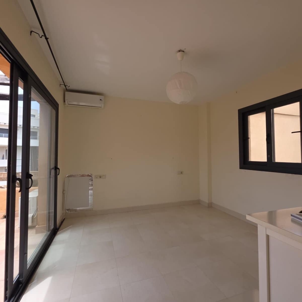 Pareado de 4 habitaciones en Filipinas en venta con piscina - 299.900 € (Ref: 10018594)