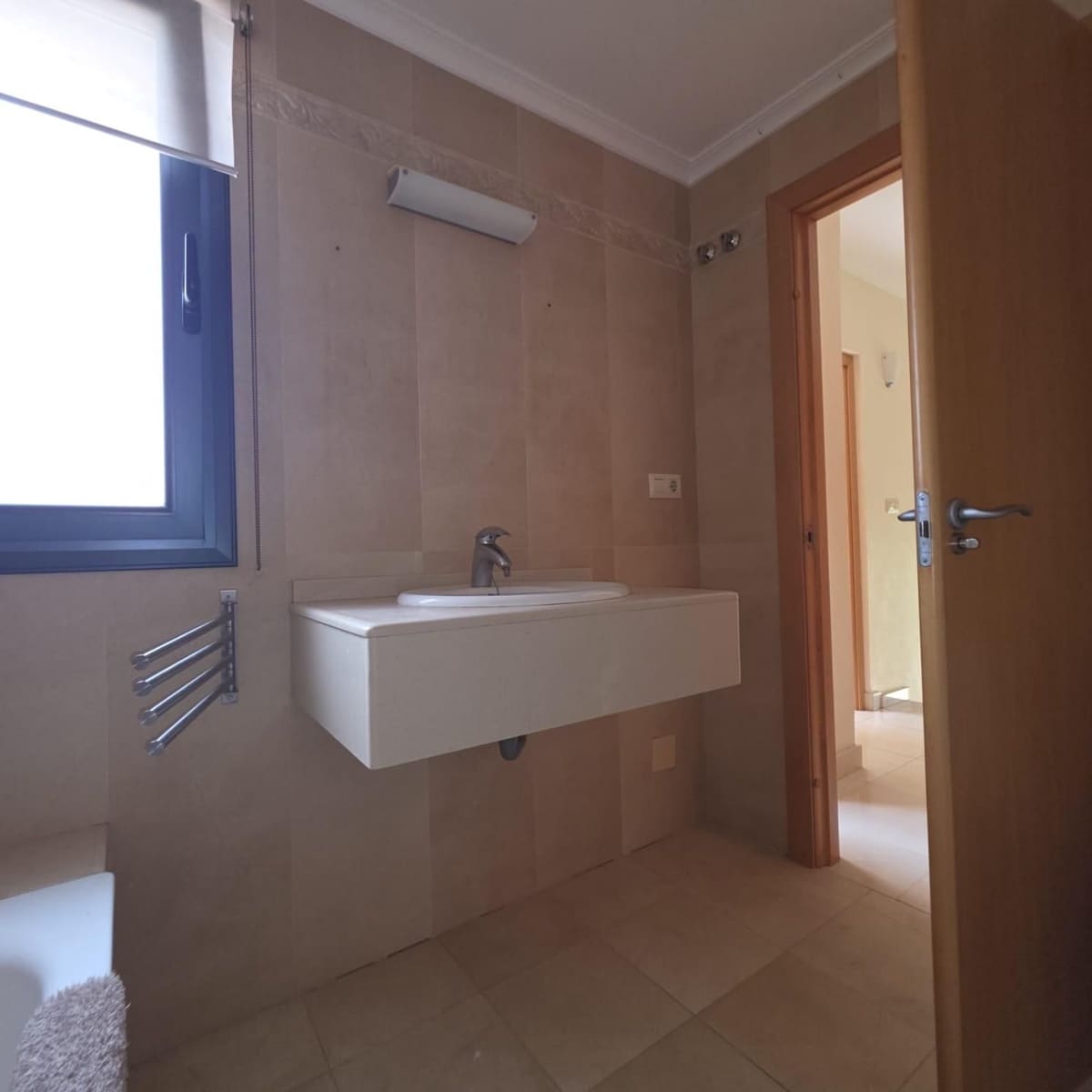 Pareado de 4 habitaciones en Filipinas en venta con piscina - 299.900 € (Ref: 10018594)