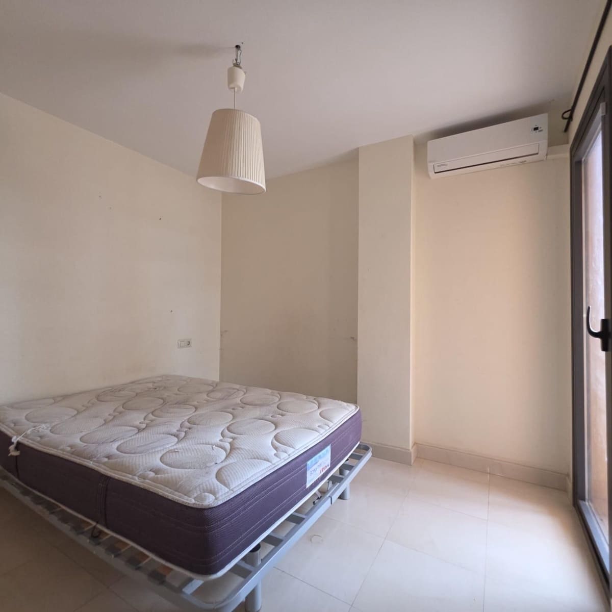 Pareado de 4 habitaciones en Filipinas en venta con piscina - 299.900 € (Ref: 10018594)