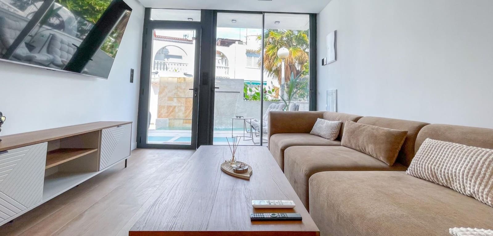3 bedroom Terraced Villa for sale in Torrevieja with pool - € 539,000 (Ref: 10018974)