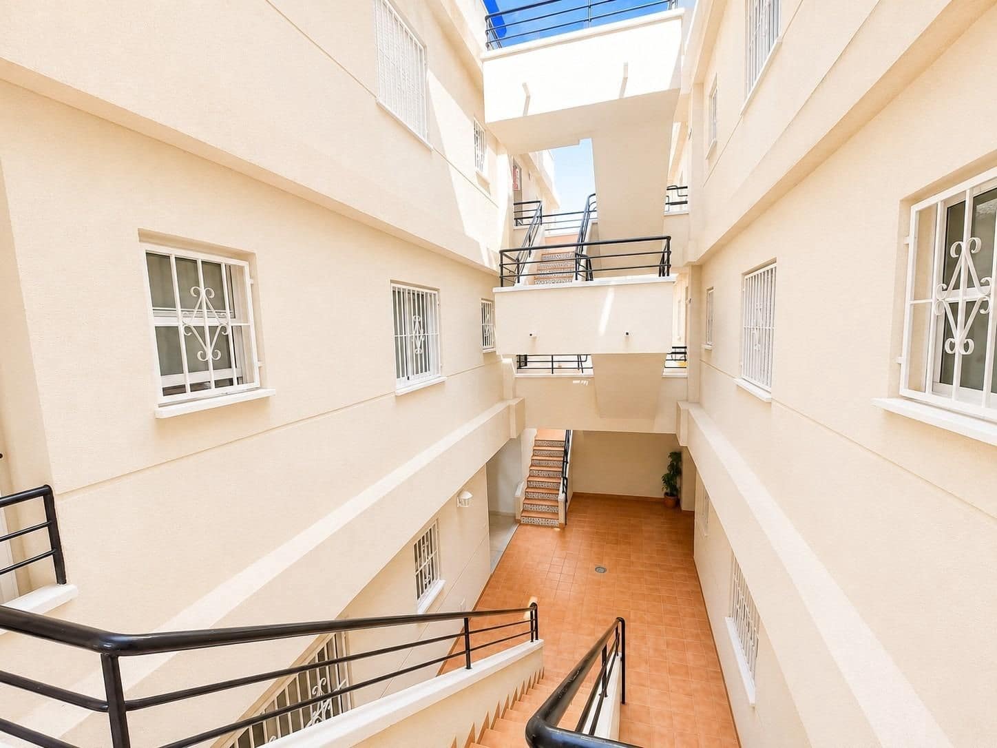 1 soveværelse Lejlighed til salg i Torrevieja med swimmingpool - € 107.260 (Ref: 10018976)