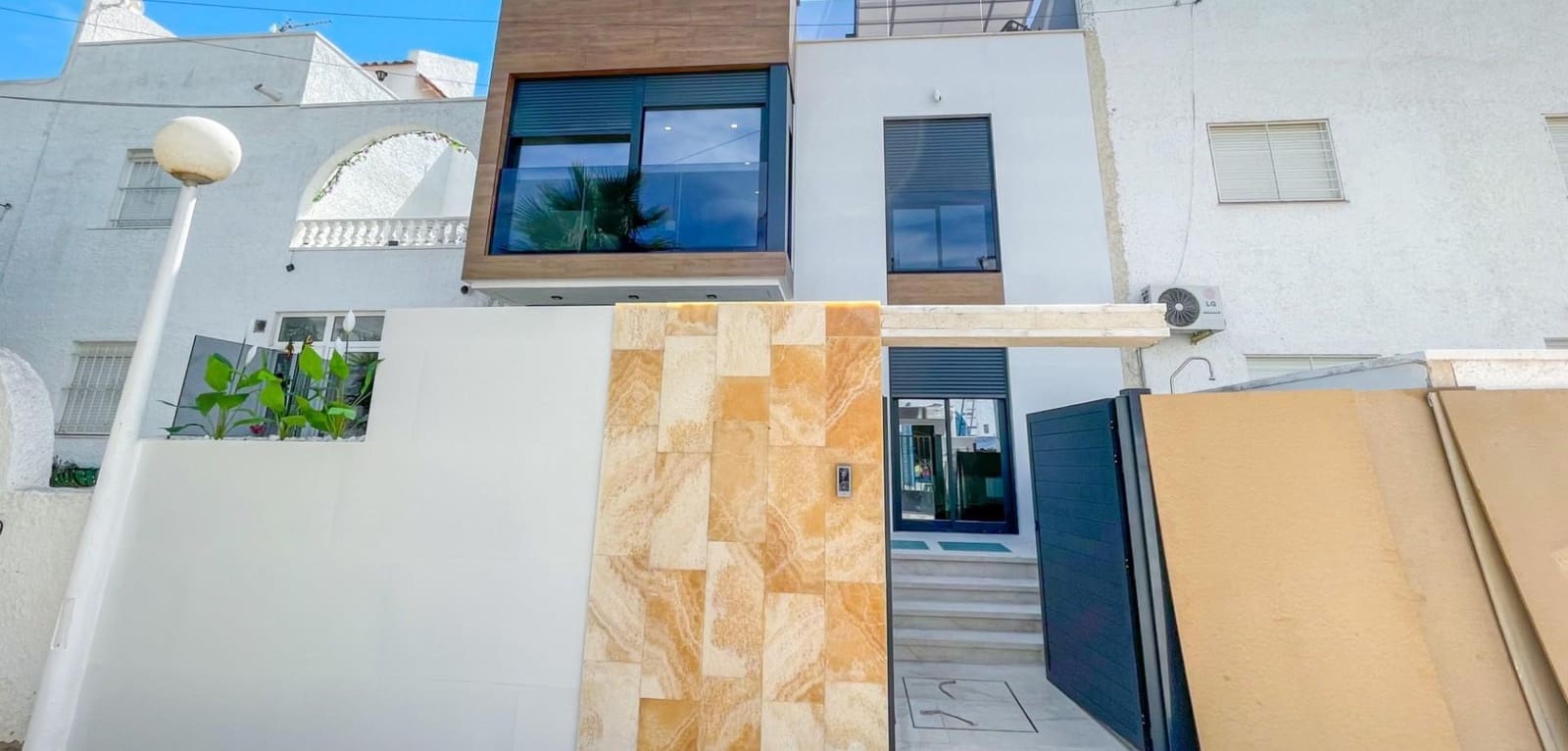 3 makuuhuone Paritalo myytävänä paikassa Torrevieja mukana uima-altaan - 539 000 € (Ref: 10018980)