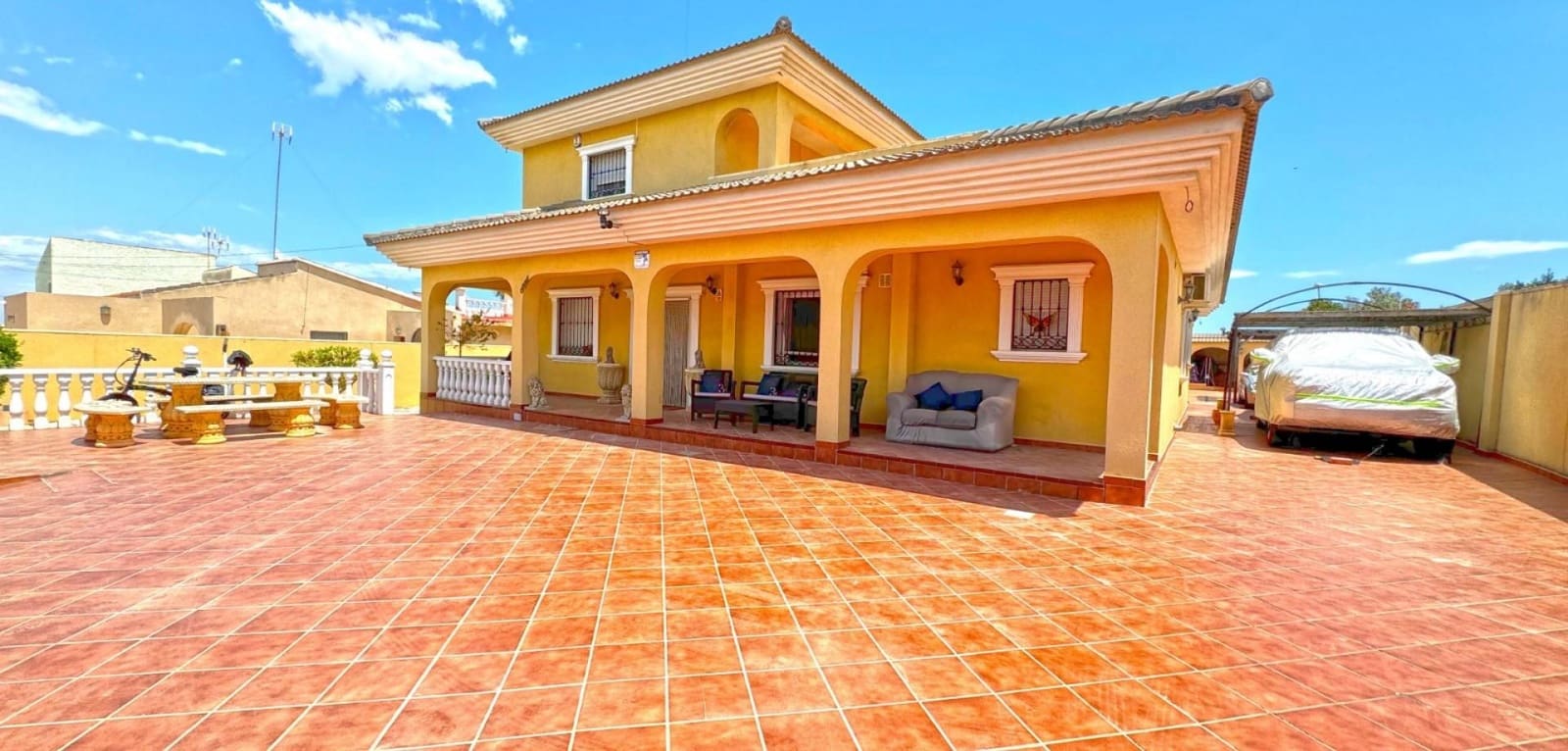 6 bedroom Villa for sale in Torrevieja with pool - € 595,000 (Ref: 10021090)
