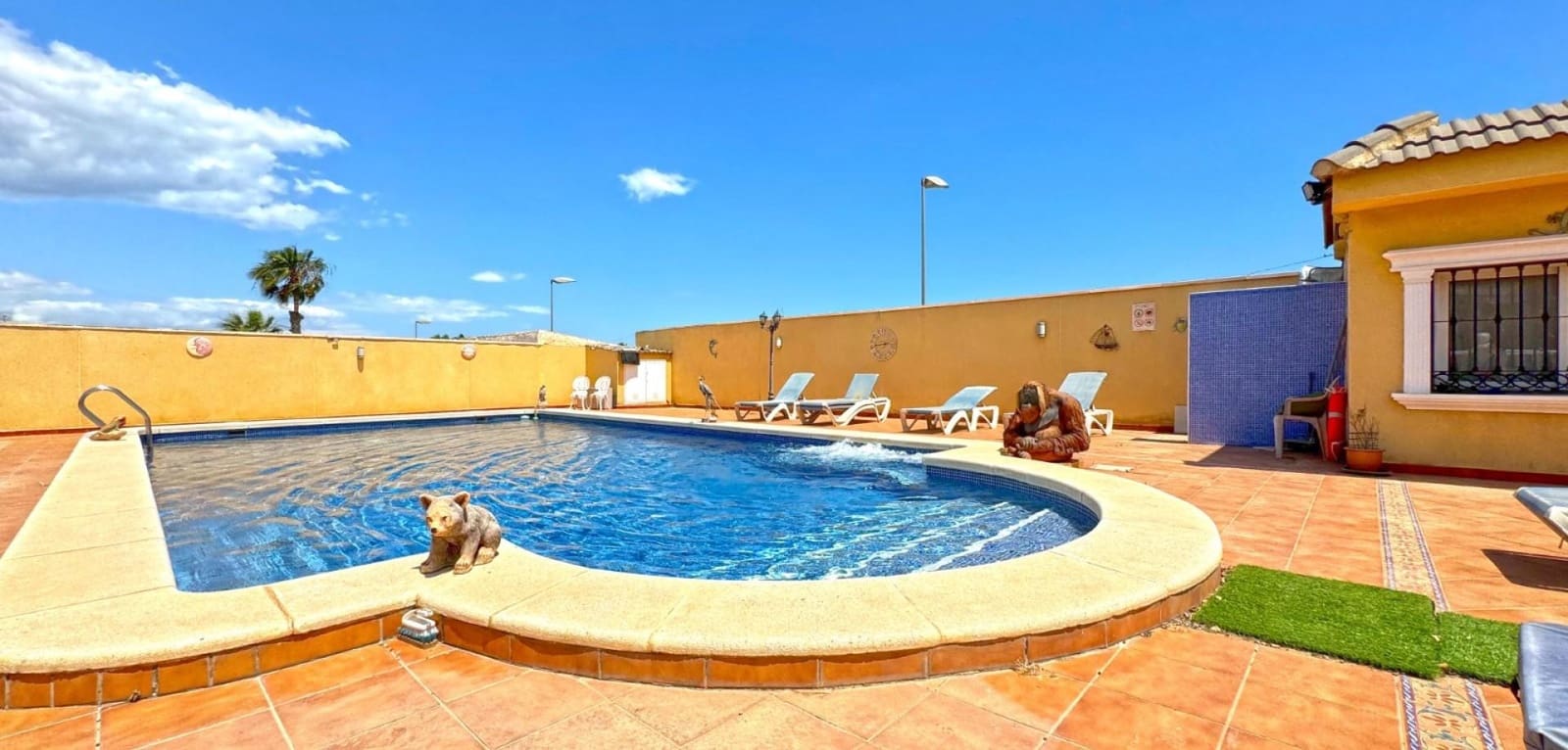 6 bedroom Villa for sale in Torrevieja with pool - € 595,000 (Ref: 10021090)
