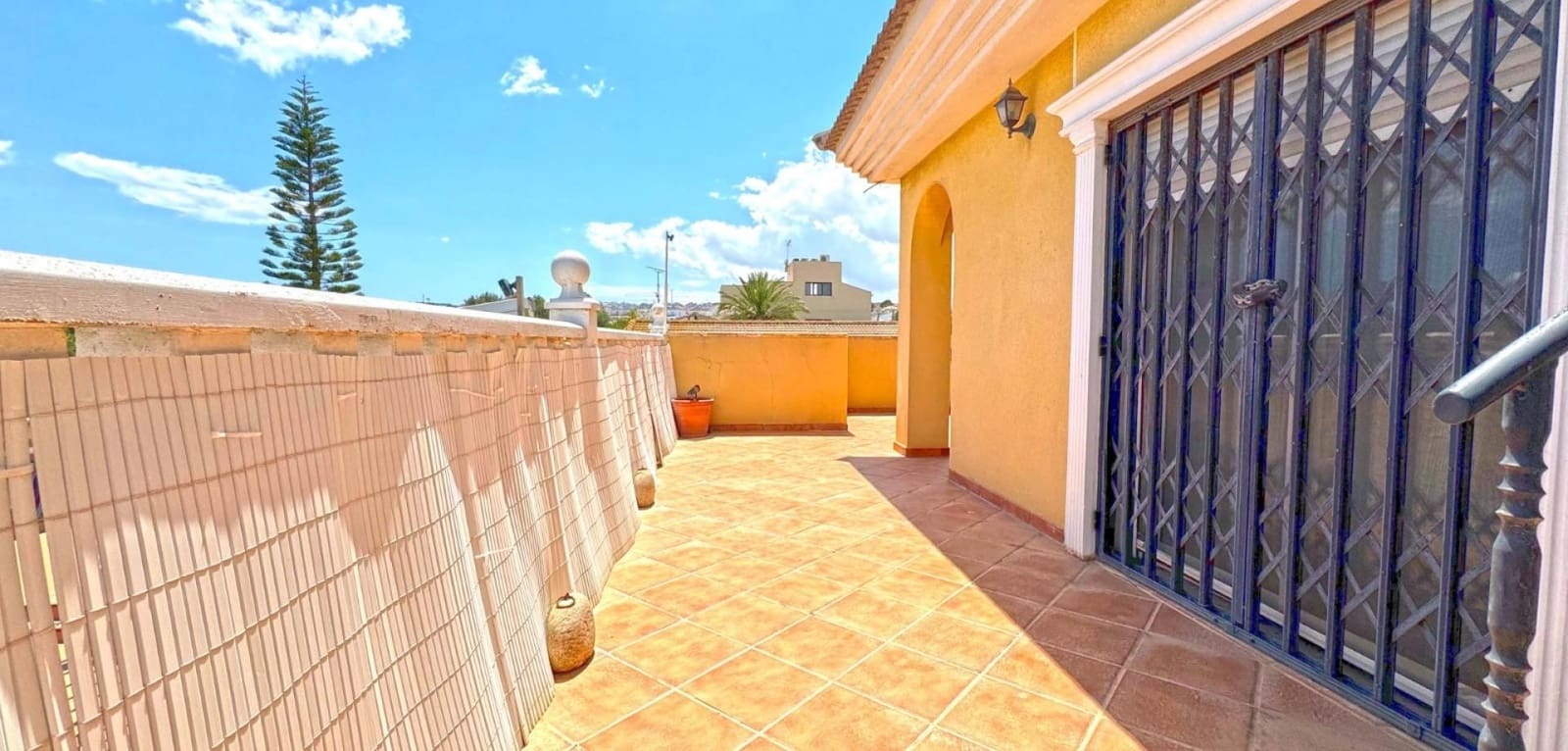 6 bedroom Villa for sale in Torrevieja with pool - € 595,000 (Ref: 10021090)
