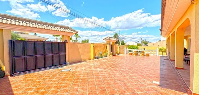 6 bedroom Villa for sale in Los Balcones - Los Altos, Torrevieja with pool - € 595,000 (Ref: 10021090)