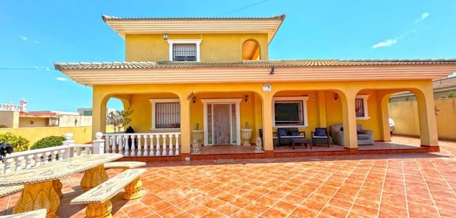 6 bedroom Villa for sale in Los Balcones - Los Altos, Torrevieja with pool - € 595,000 (Ref: 10021090)