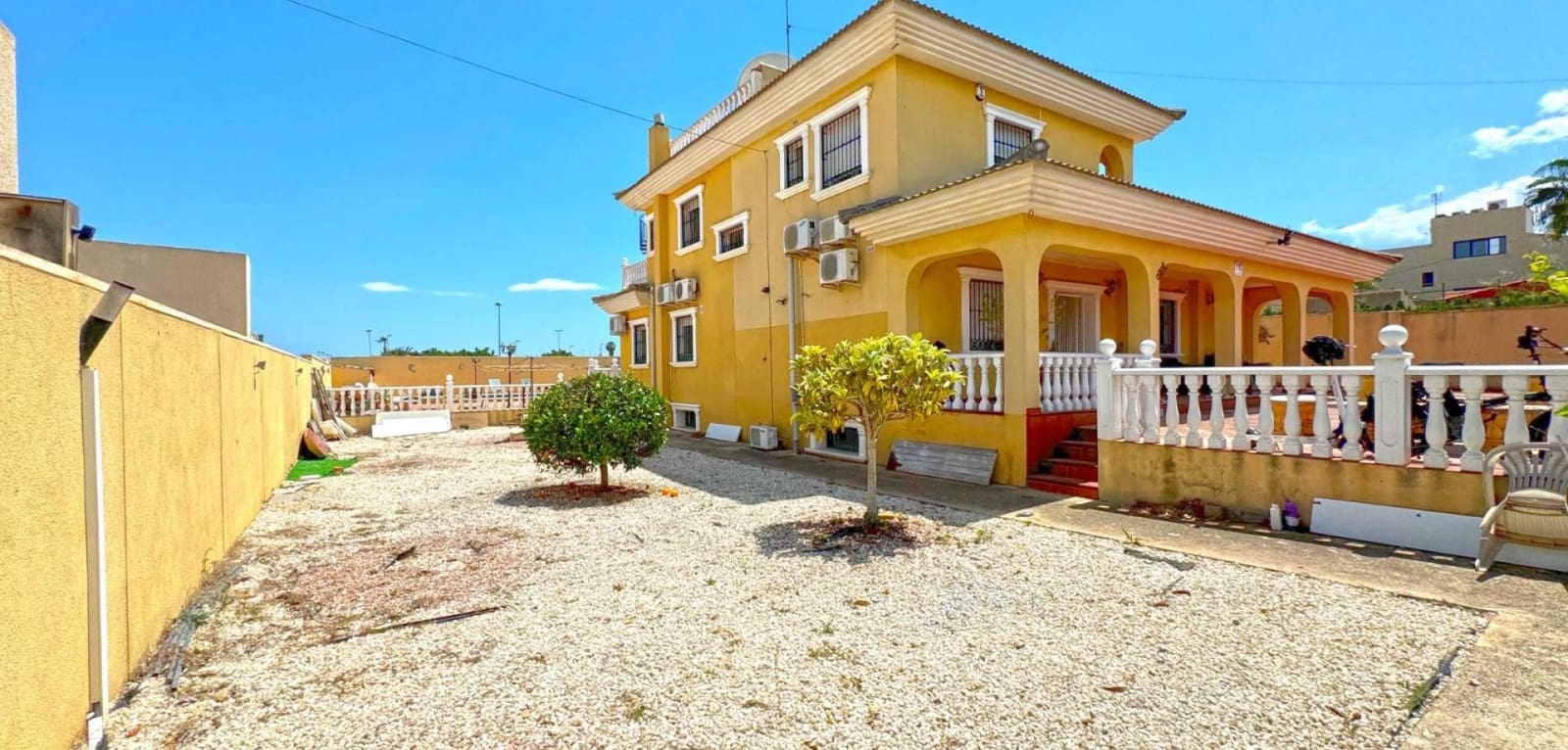 6 bedroom Villa for sale in Torrevieja with pool - € 595,000 (Ref: 10021090)