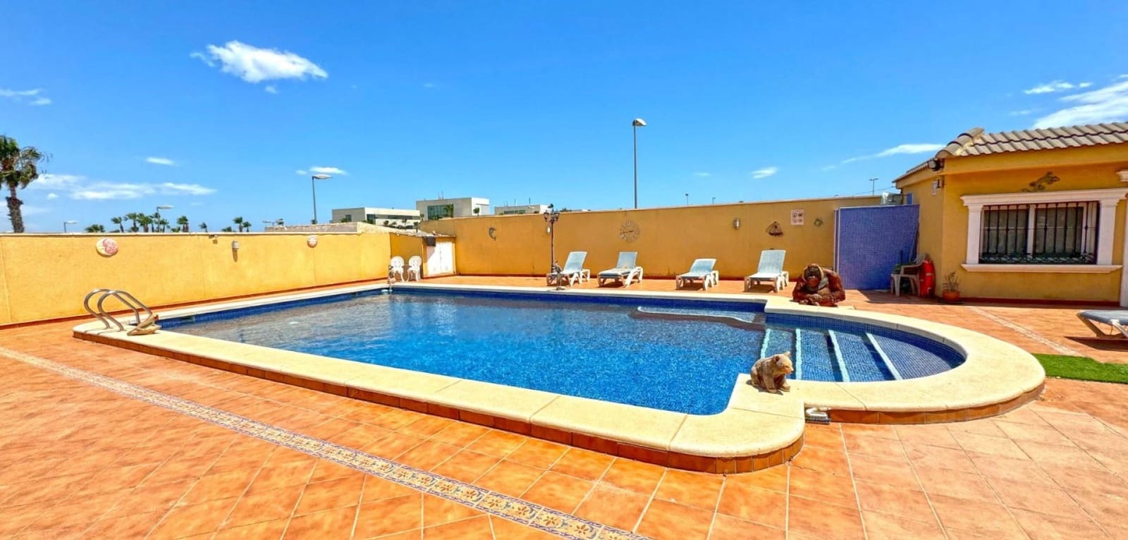 6 bedroom Villa for sale in Torrevieja with pool - € 595,000 (Ref: 10021090)