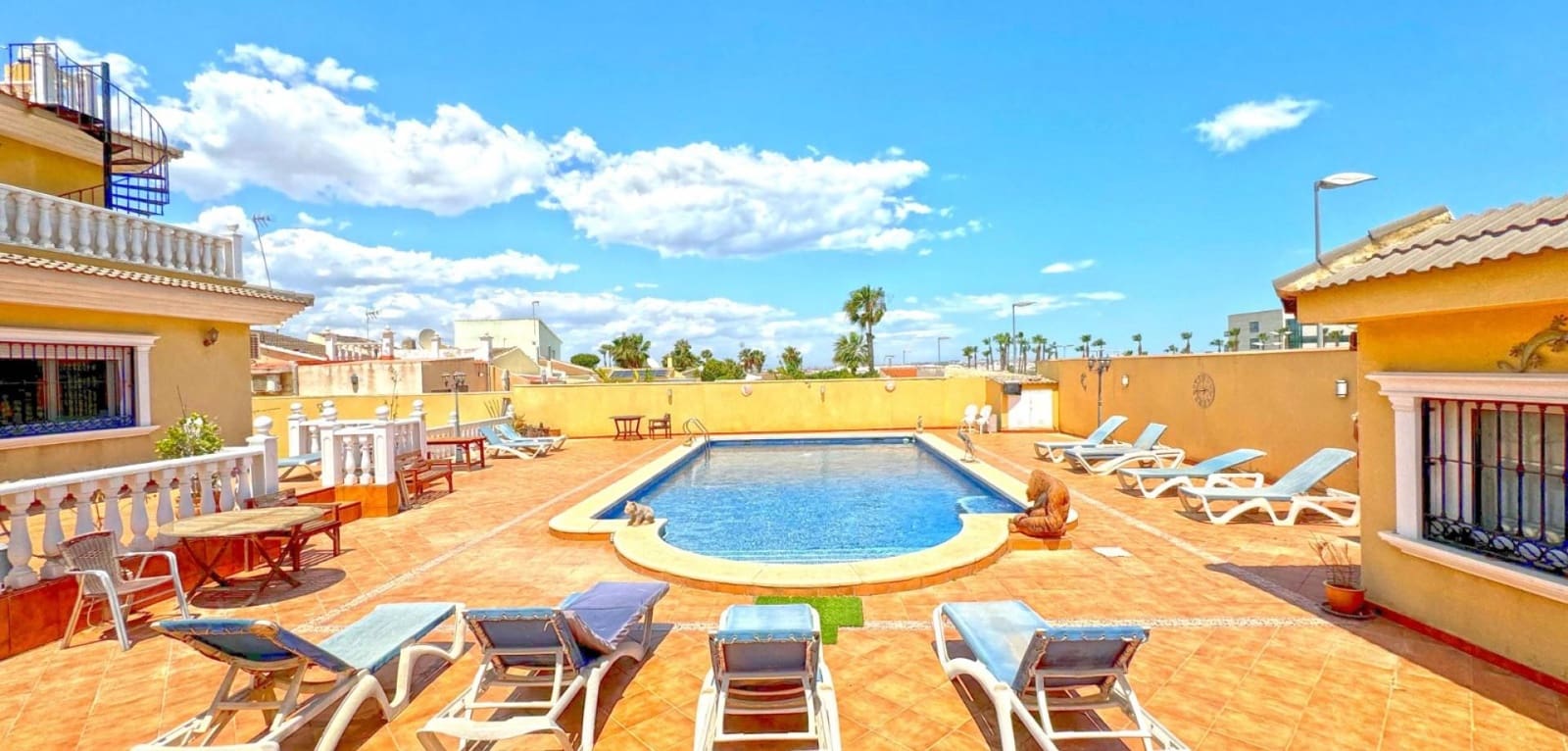 6 bedroom Villa for sale in Torrevieja with pool - € 595,000 (Ref: 10021090)