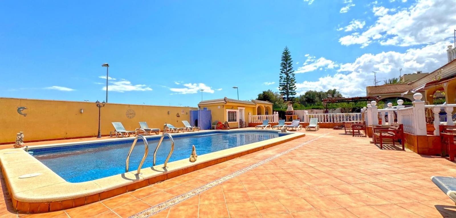 6 bedroom Villa for sale in Torrevieja with pool - € 595,000 (Ref: 10021090)