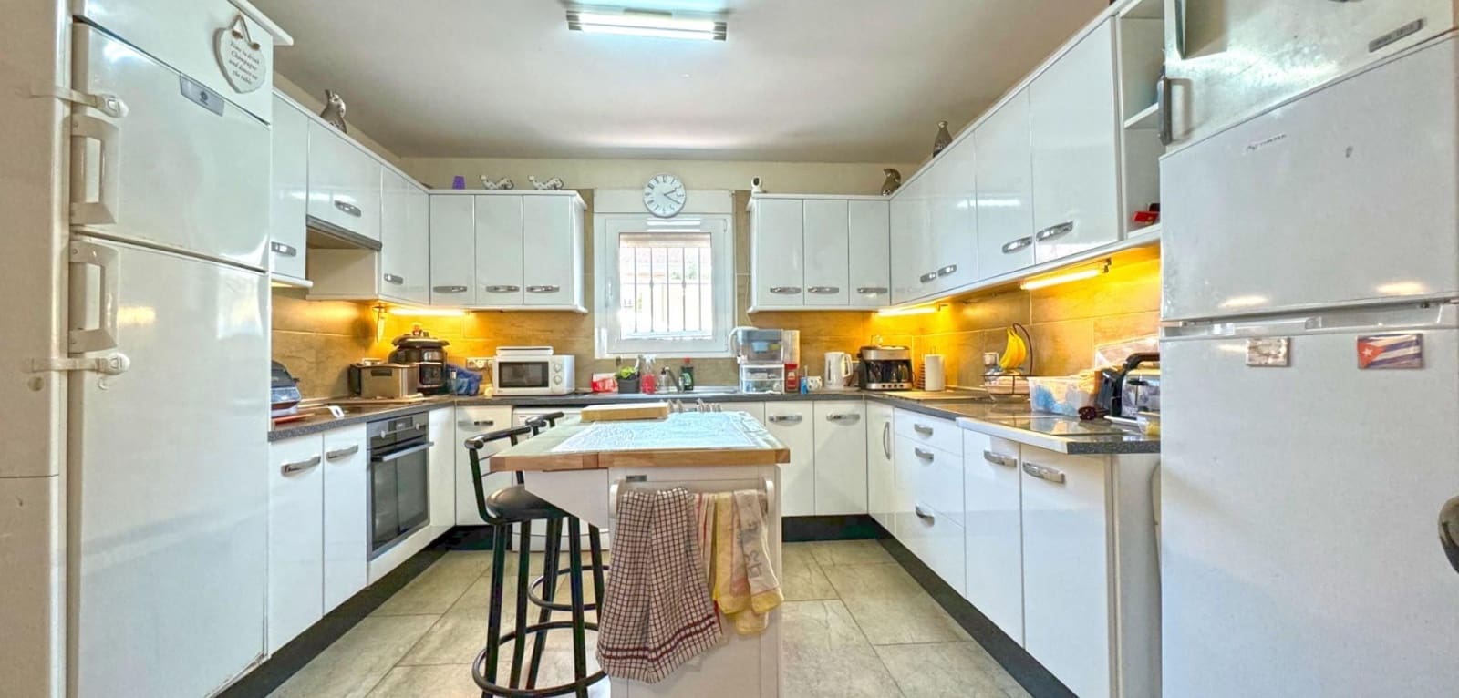 6 bedroom Villa for sale in Torrevieja with pool - € 595,000 (Ref: 10021090)