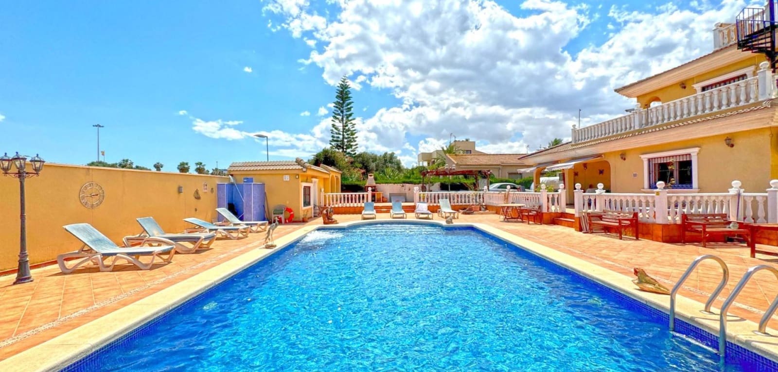 6 bedroom Villa for sale in Torrevieja with pool - € 595,000 (Ref: 10021090)