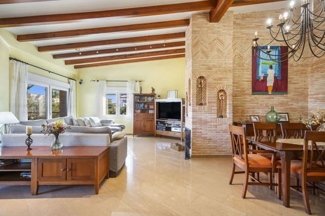 5 makuuhuone Huvila myytävänä paikassa Centro, Torrevieja mukana uima-altaan - 1 000 000 € (Ref: 10021091)