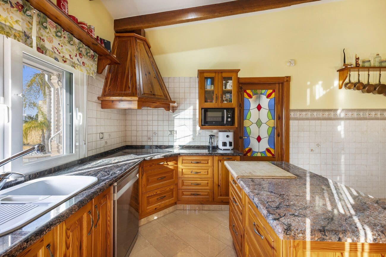 5 makuuhuone Huvila myytävänä paikassa Torrevieja mukana uima-altaan - 1 000 000 € (Ref: 10021091)