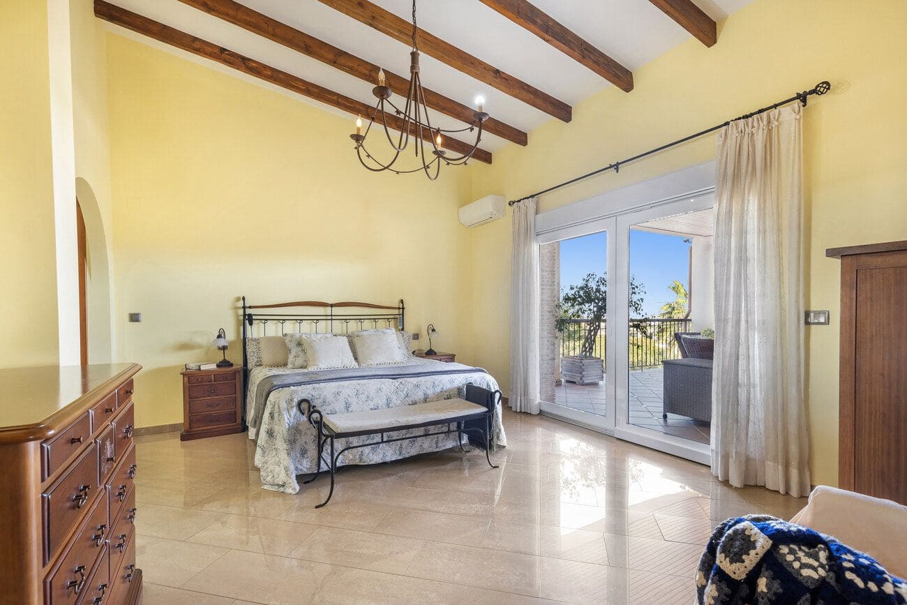 5 makuuhuone Huvila myytävänä paikassa Torrevieja mukana uima-altaan - 1 000 000 € (Ref: 10021091)