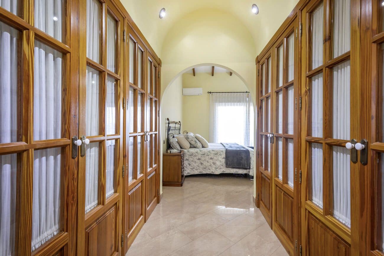 5 makuuhuone Huvila myytävänä paikassa Torrevieja mukana uima-altaan - 1 000 000 € (Ref: 10021091)