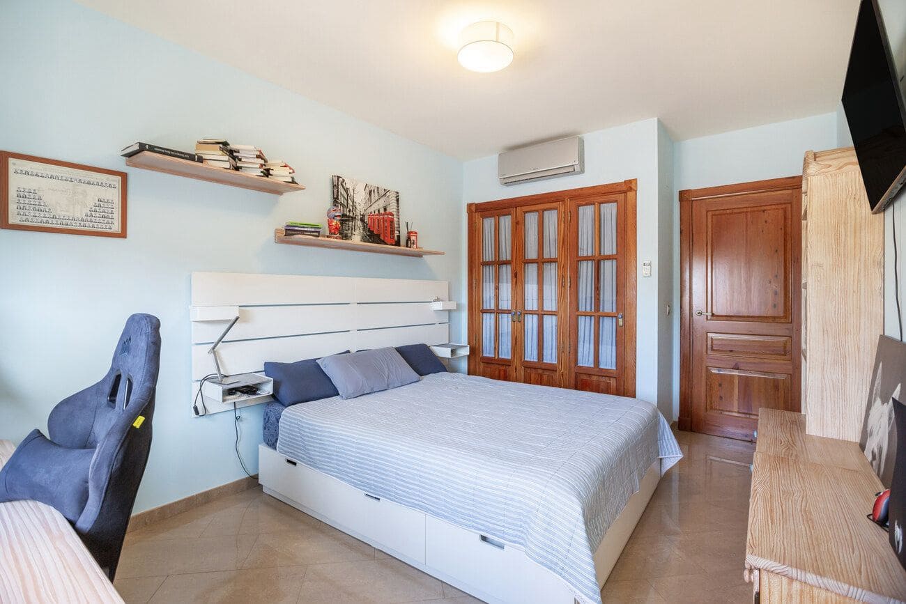 5 makuuhuone Huvila myytävänä paikassa Torrevieja mukana uima-altaan - 1 000 000 € (Ref: 10021091)