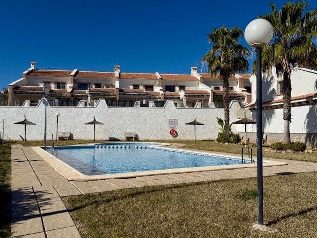 Chalet de 3 habitaciones en San Miguel de Salinas en venta con garaje - 210.000 € (Ref: 10022613)