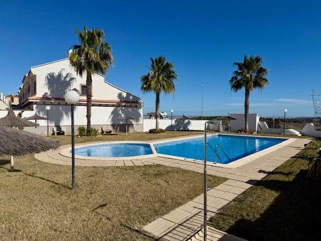 Chalet de 3 habitaciones en San Miguel de Salinas en venta con garaje - 210.000 € (Ref: 10022613)
