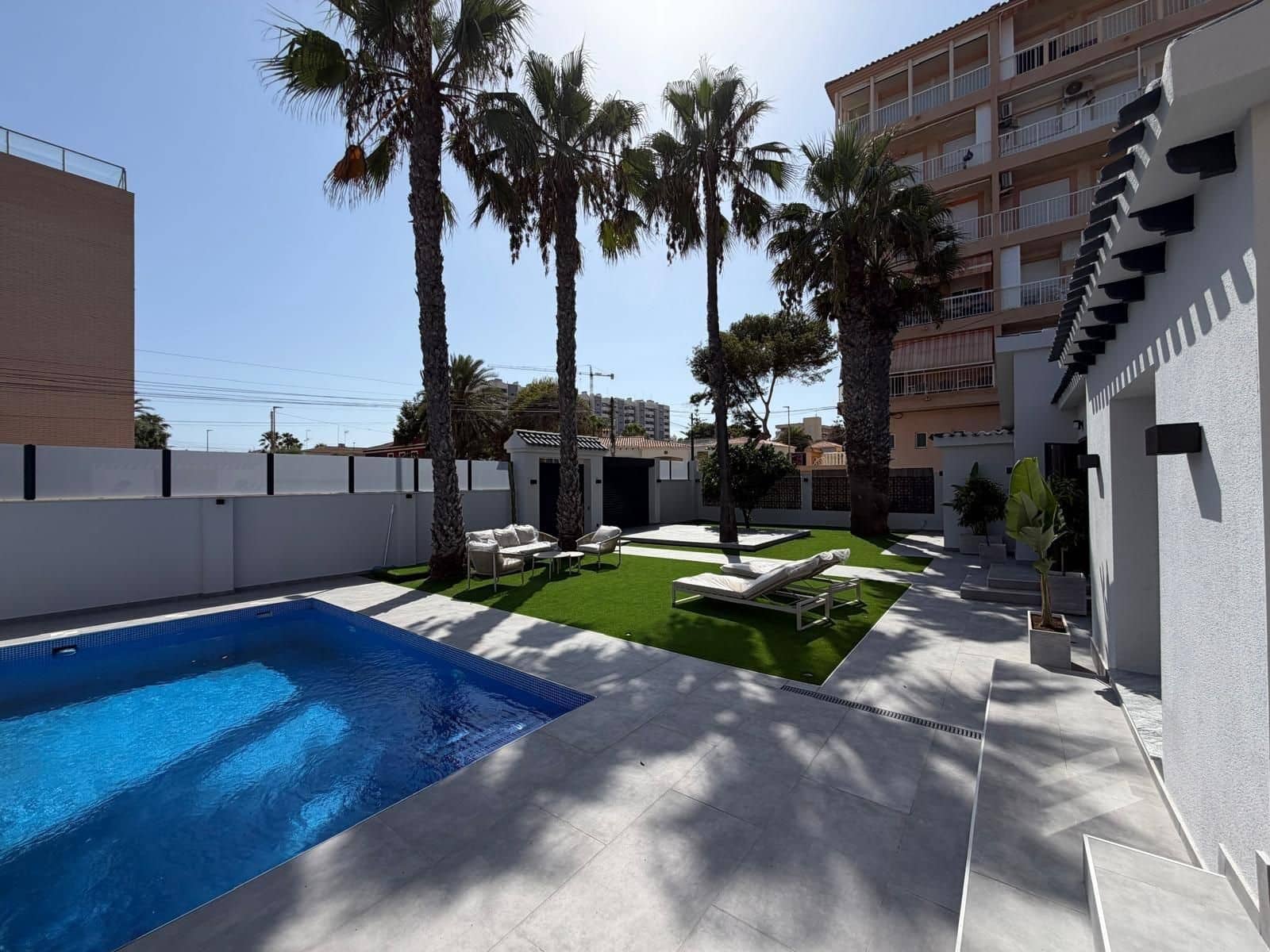 4 Zimmer Villa zu verkaufen in Punta Prima mit Pool - 749.000 € (Ref: 10022616)