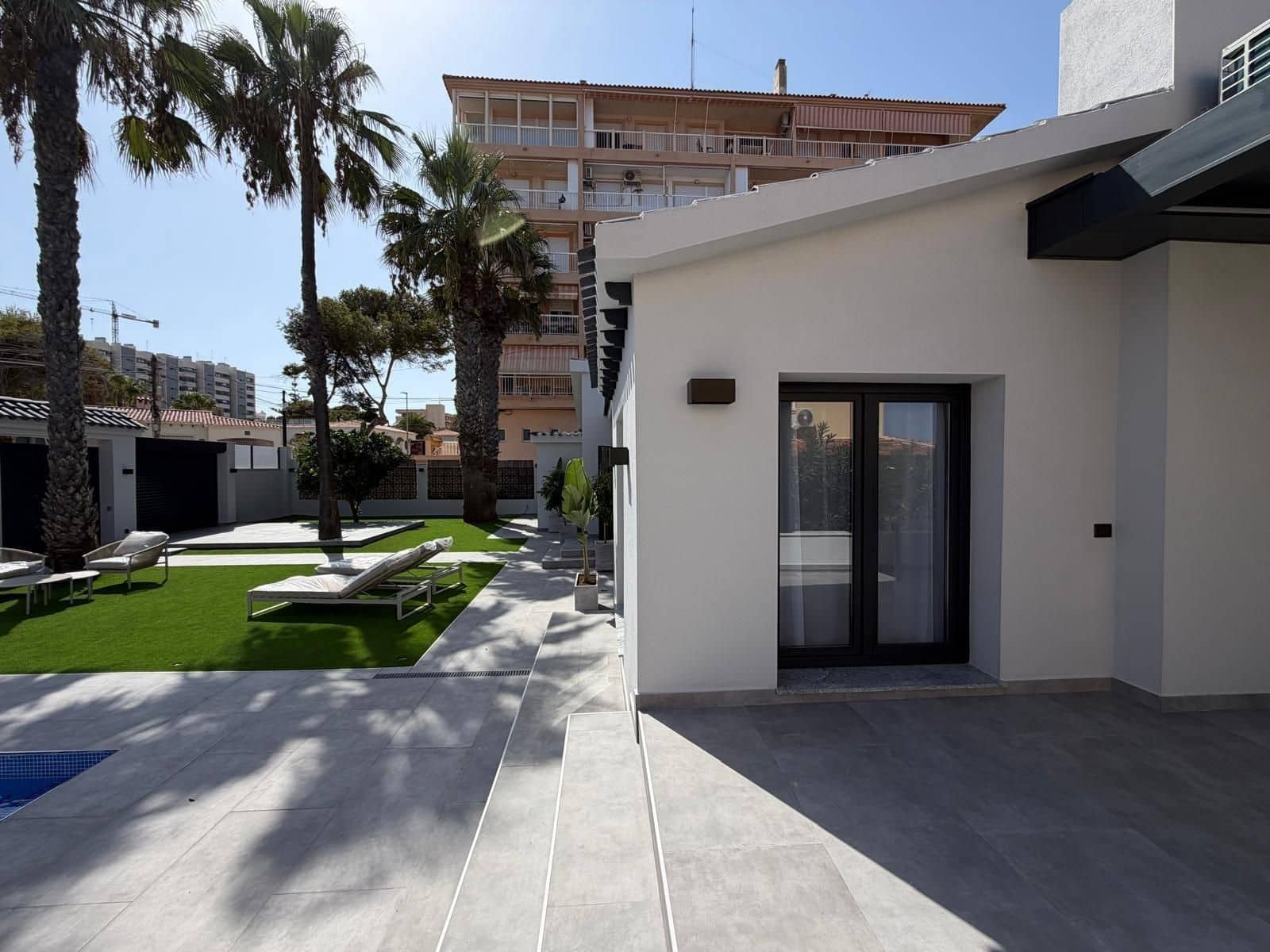 4 Zimmer Villa zu verkaufen in Punta Prima mit Pool - 749.000 € (Ref: 10022616)
