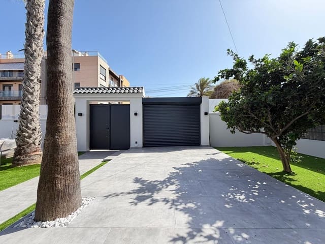 4 Zimmer Villa zu verkaufen in Punta Prima, Torrevieja mit Pool - 749.000 € (Ref: 10022616)