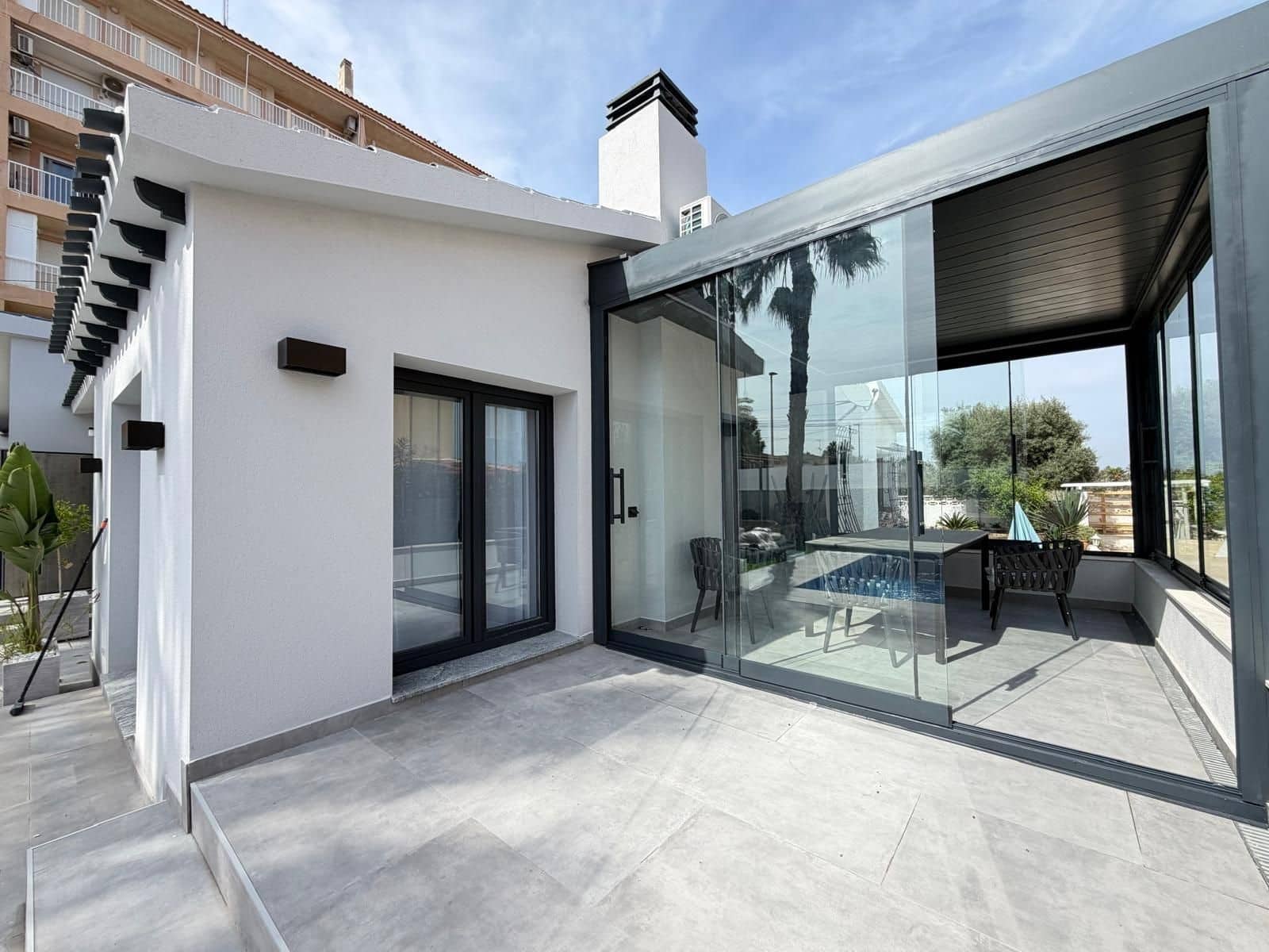 4 soveværelse Villa til salg i Punta Prima med swimmingpool garage - € 699.000 (Ref: 10022616)