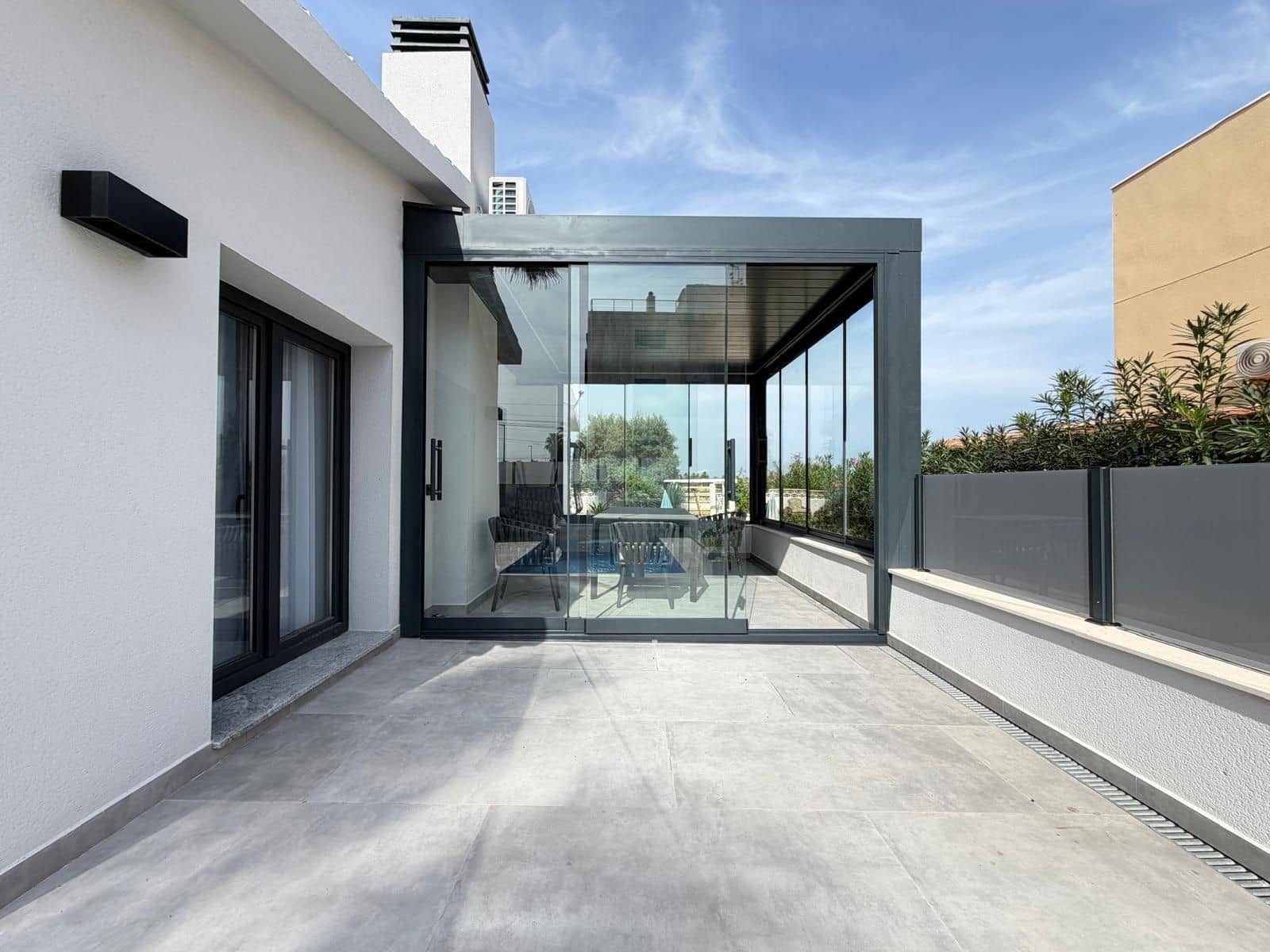 4 soveværelse Villa til salg i Punta Prima med swimmingpool garage - € 699.000 (Ref: 10022616)