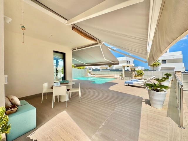 4 soveværelse Villa til salg i San Miguel de Salinas med swimmingpool - € 699.500 (Ref: 10024323)