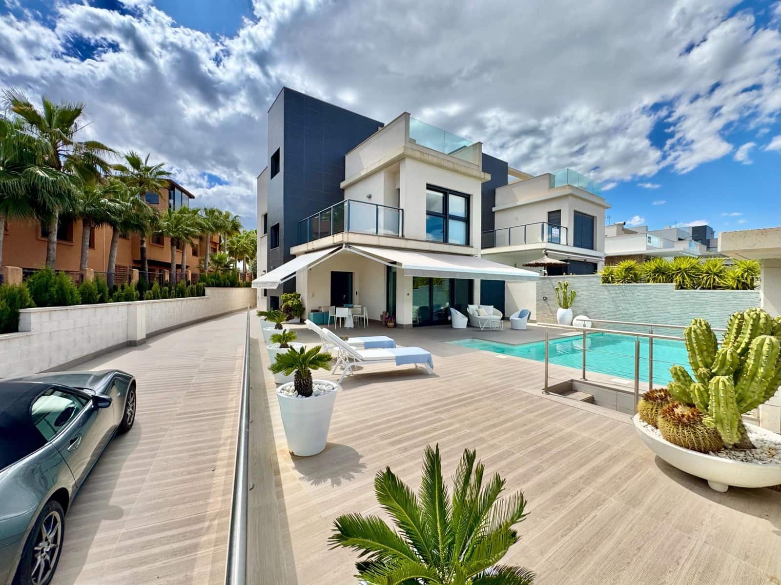 4 soveværelse Villa til salg i San Miguel de Salinas med swimmingpool - € 699.500 (Ref: 10024323)