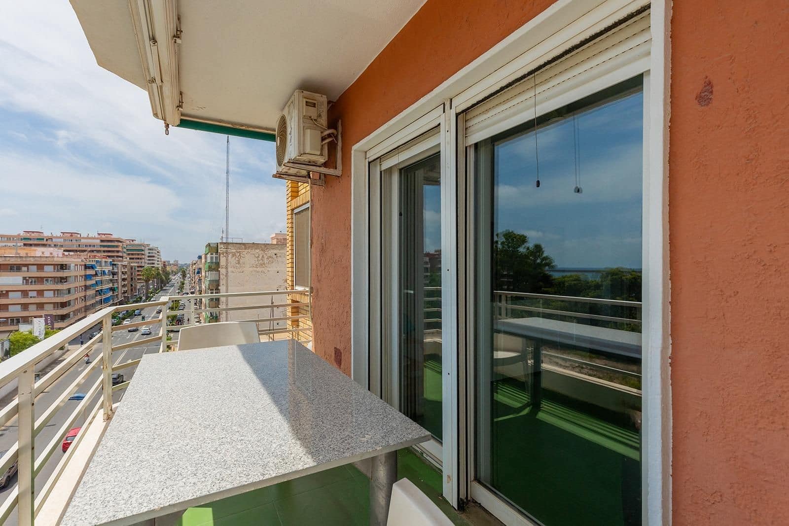 Apartamento de 3 habitaciones en Torrevieja en venta - 160.000 € (Ref: 10025878)