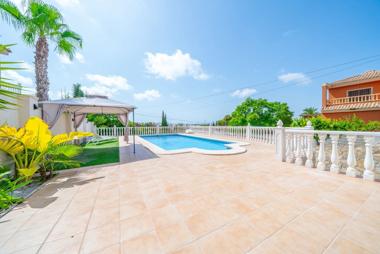 5 sovrum Villa till salu i Torrevieja med pool - 620 000 € (Ref: 10027901)