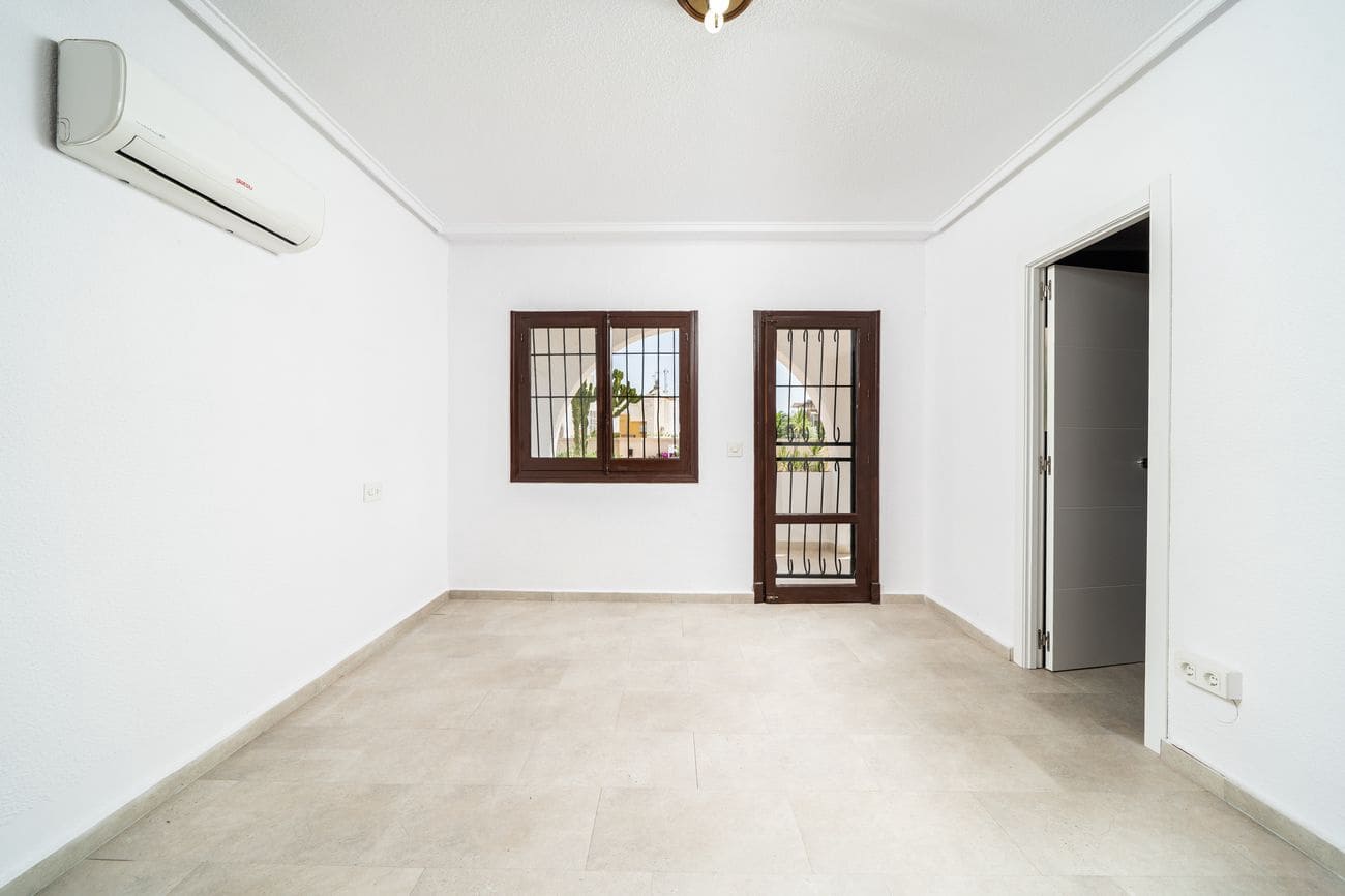 5 sovrum Villa till salu i Torrevieja med pool - 620 000 € (Ref: 10027901)