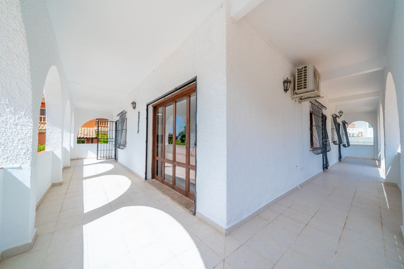 5 sovrum Villa till salu i Torrevieja med pool - 620 000 € (Ref: 10027901)
