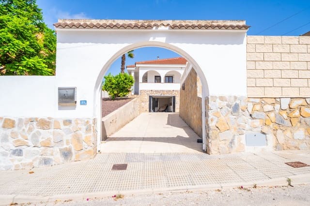 5 sovrum Villa till salu i Centro, Torrevieja med pool - 620 000 € (Ref: 10027901)