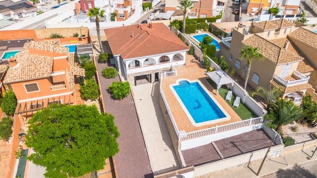 5 sovrum Villa till salu i Centro, Torrevieja med pool - 620 000 € (Ref: 10027901)
