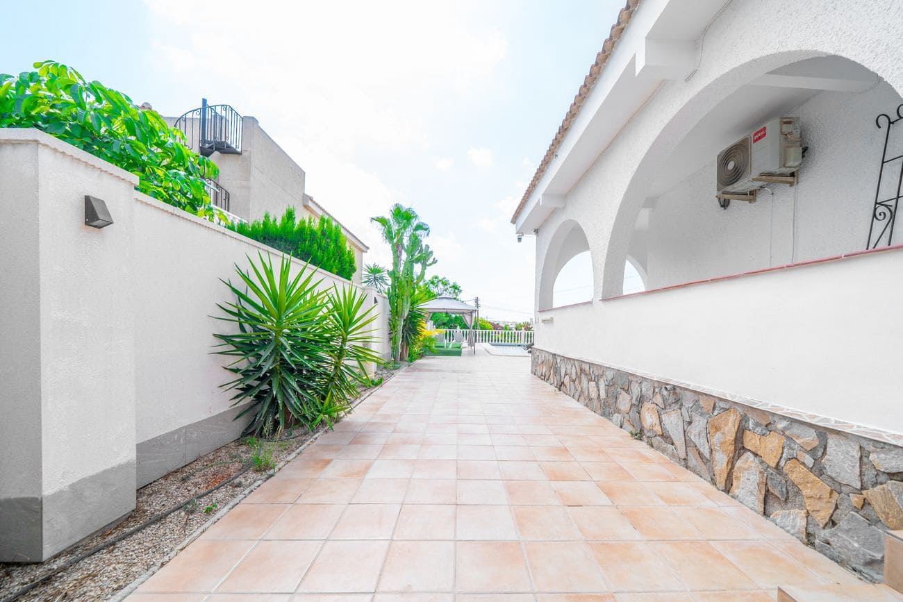 5 sovrum Villa till salu i Torrevieja med pool - 620 000 € (Ref: 10027901)