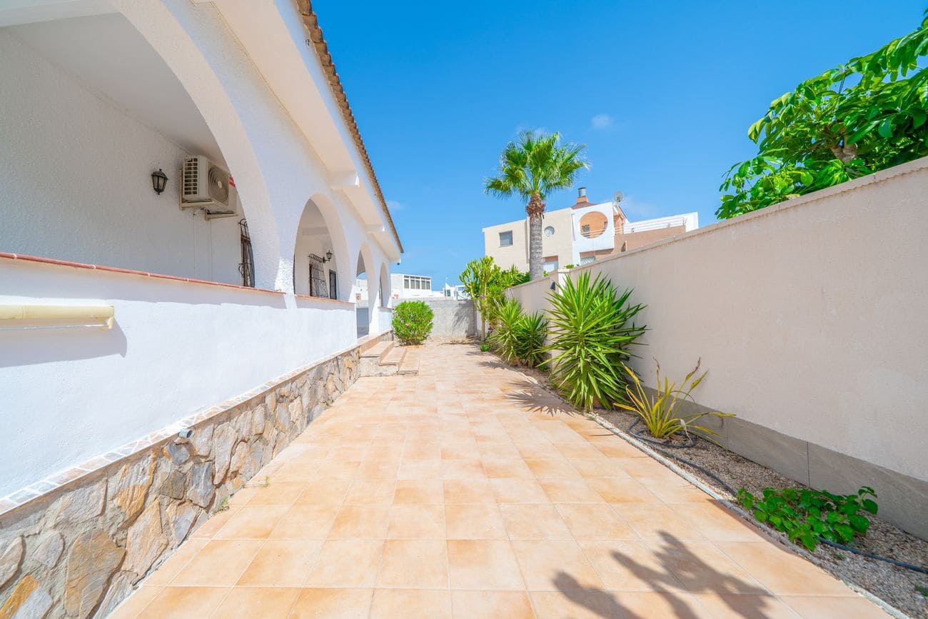 5 sovrum Villa till salu i Torrevieja med pool - 620 000 € (Ref: 10027901)