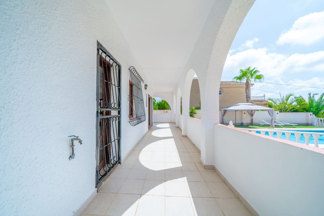 5 sovrum Villa till salu i Torrevieja med pool - 620 000 € (Ref: 10027901)