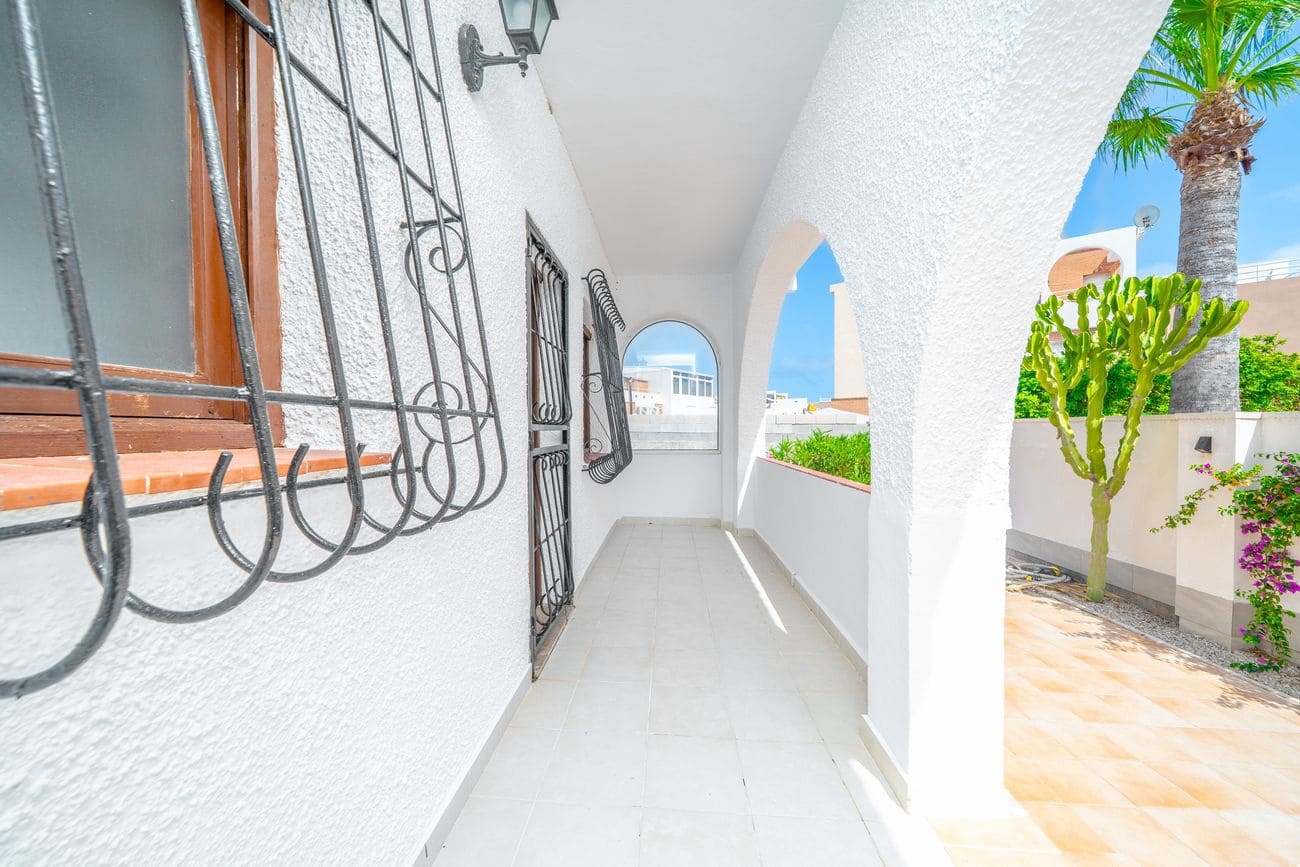 5 sovrum Villa till salu i Torrevieja med pool - 620 000 € (Ref: 10027901)