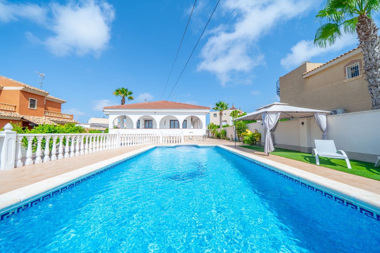 5 sovrum Villa till salu i Torrevieja med pool - 620 000 € (Ref: 10027901)